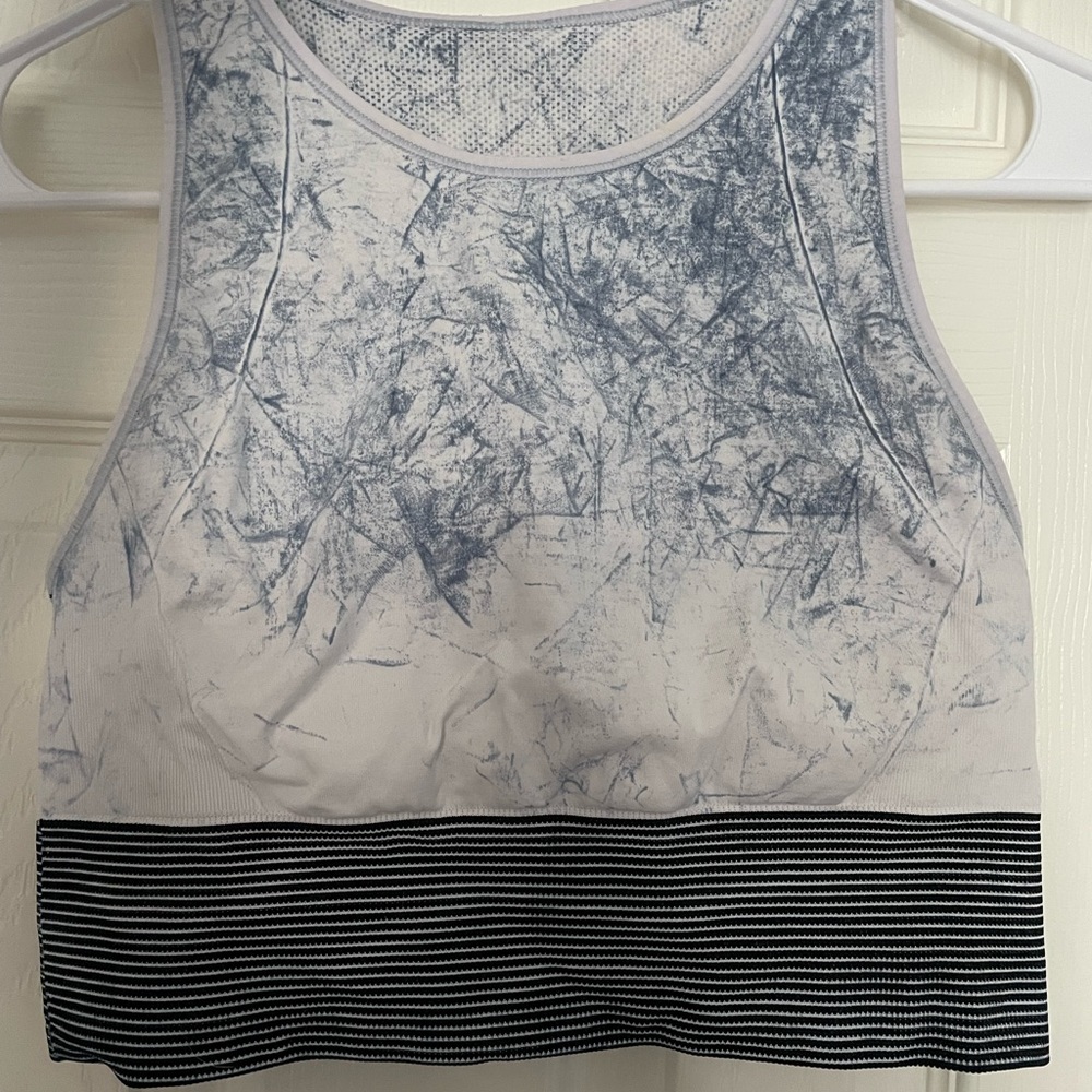 Luluulemon sports bra